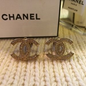 CHANEL Authentic Clip-on earrings Paris-Dubai